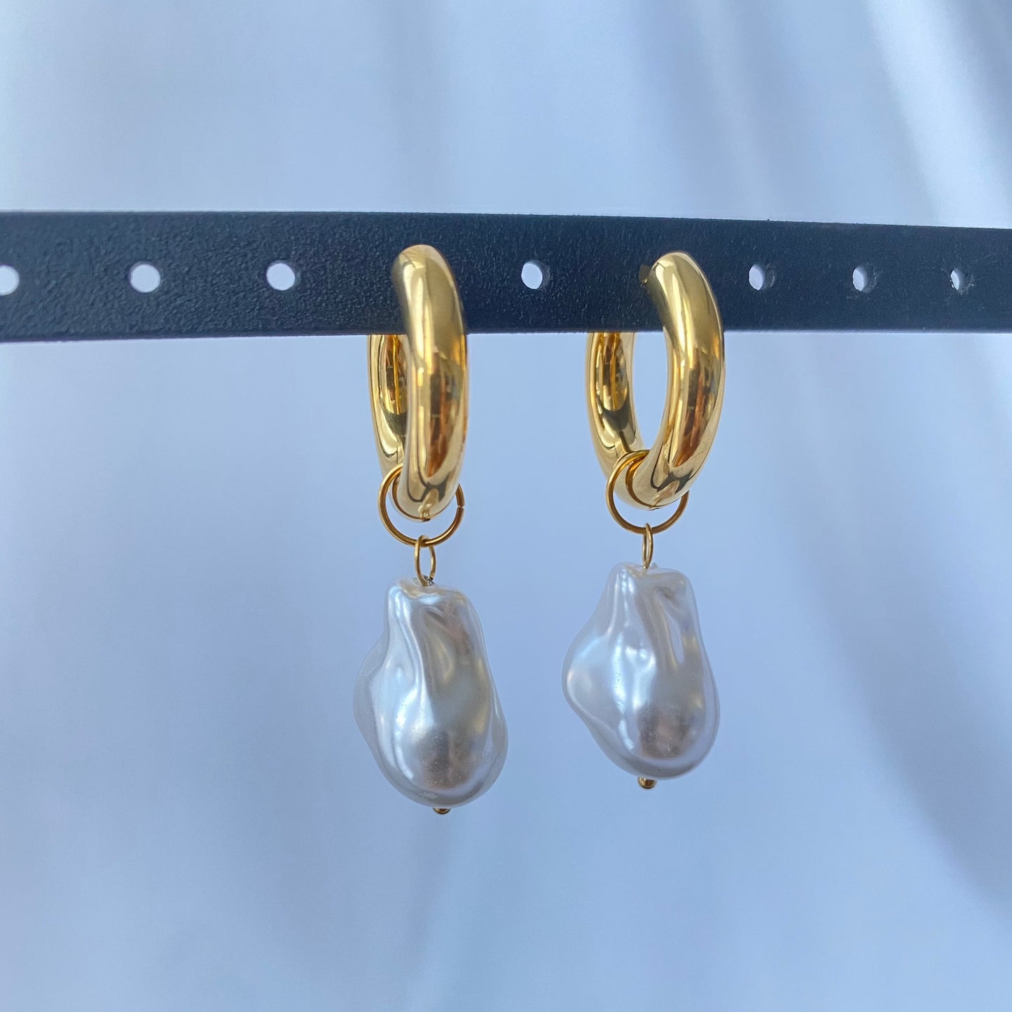 Simane Pearl Earrings- 18k Gold Plated