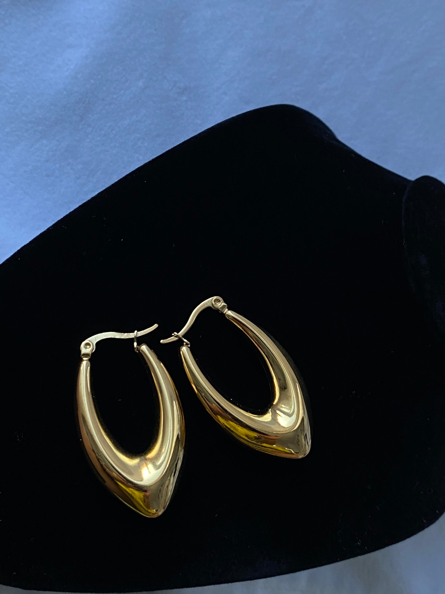 Amina Oval hoop earrings - 18k Gold Plated