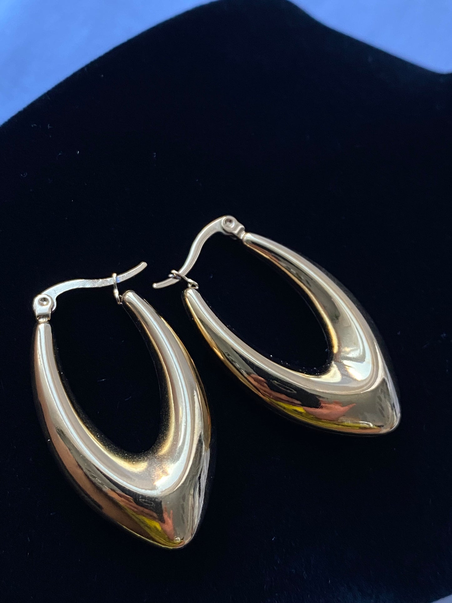 Amina Oval hoop earrings - 18k Gold Plated